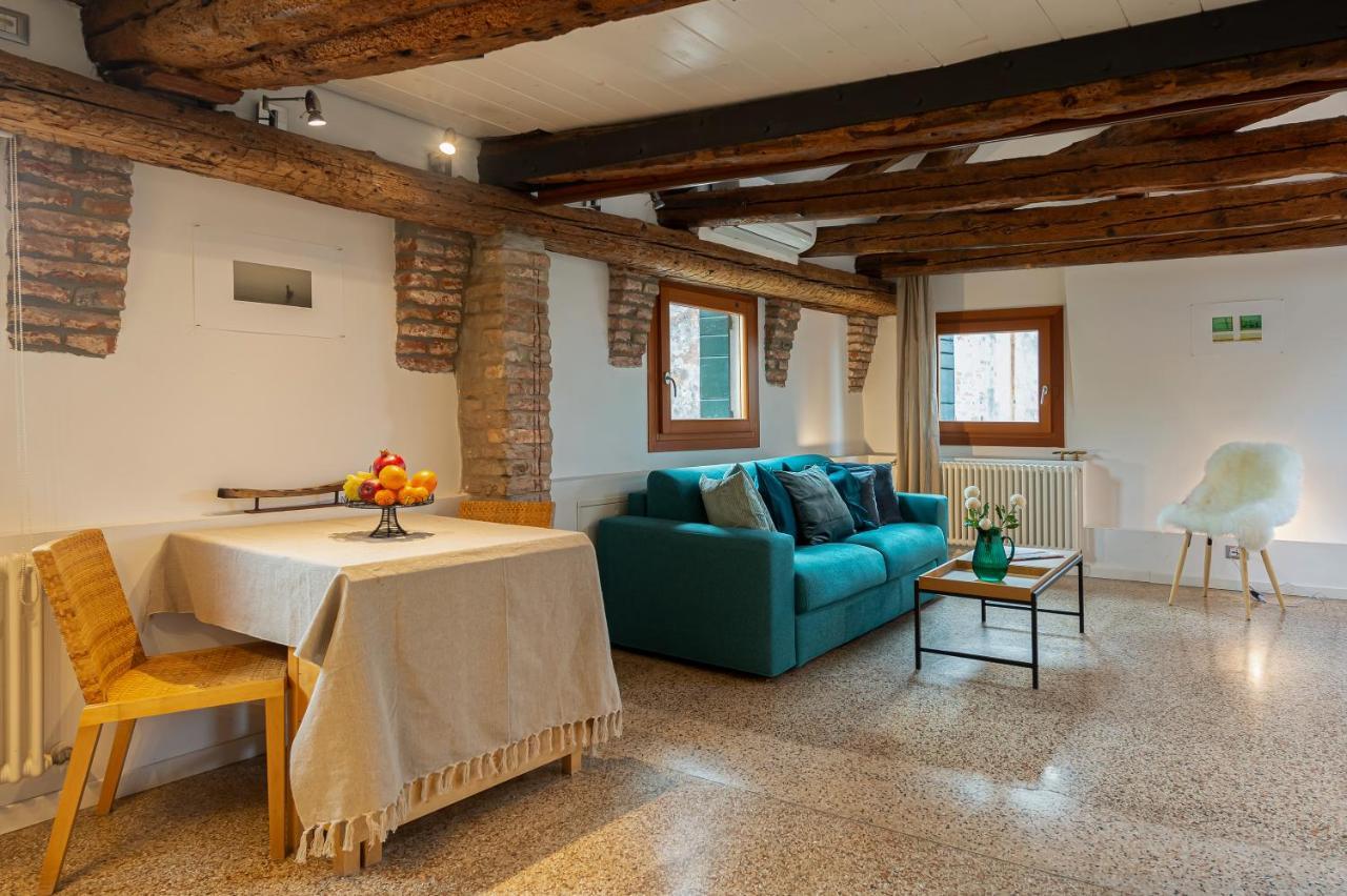 Hideaway Biennale * Venedig